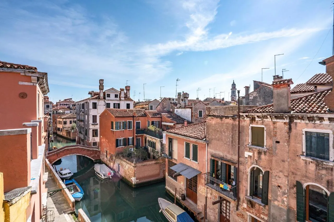 Dimora Sant\'Andrea Canal View location